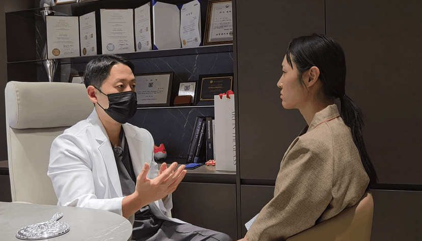 Dr. Sahyeok Hong seeing a patient at QD Clinic — photo 3