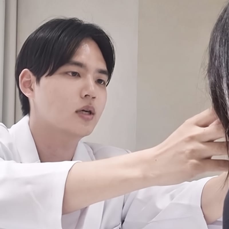 Dr. Jaewon Yoo seeing a patient at QD Clinic — photo 3
